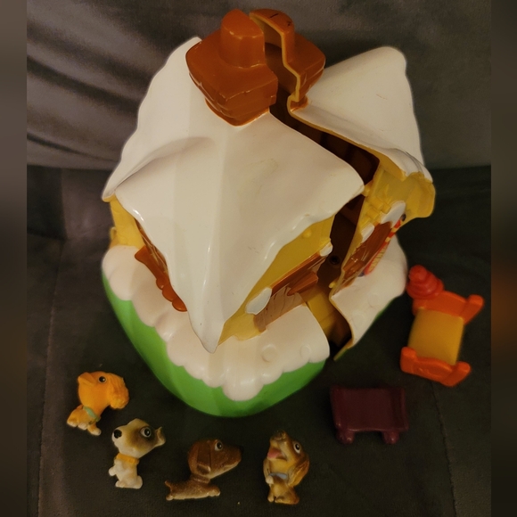 Snubbies Cozy Cottage Playset & Dogs - Picture 3 of 4